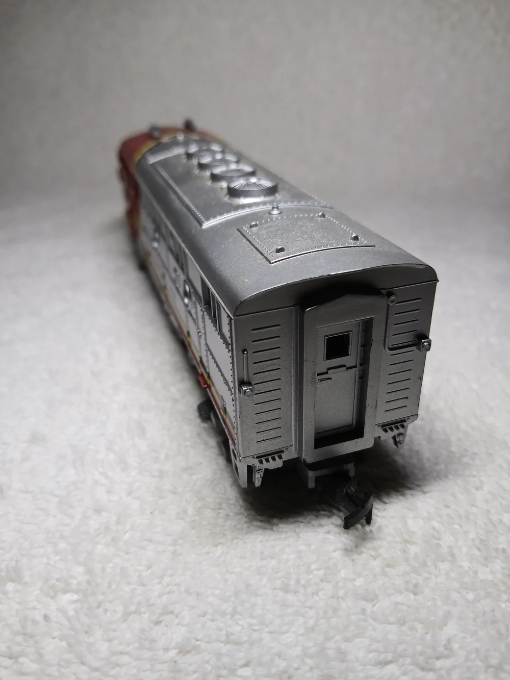 Santa Fe Red & Silver Toy Train Locomotive - Classic Rail Engine.
